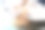 年轻女子在美容手术中使用手术刀素材图片