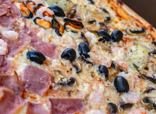 盘子里的披萨，关上图片下载