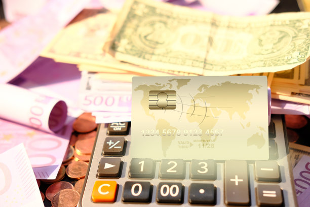 具有货币和金融投资概念的信用卡图片下载