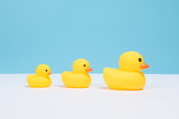 儿童的玩具鸭子，儿童节背景图片下载