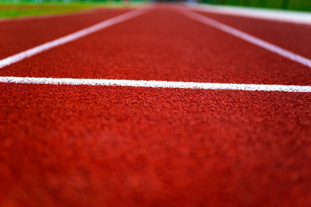 体育馆的红色跑道图片下载