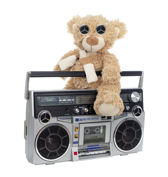 老式便携式收录机-熊式收录机。图片下载