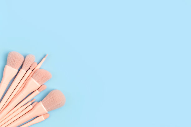 一套粉色化妆刷。美容化妆品为化妆师图片下载