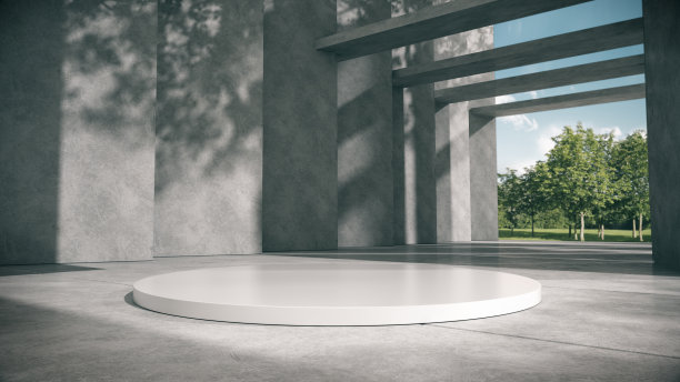 以公园为背景的混凝土走廊为产品展示的白色讲台。图片下载