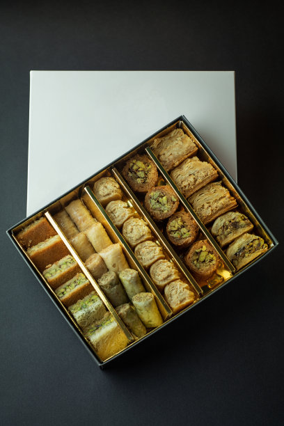 美味的土耳其果仁饼配开心果图片下载