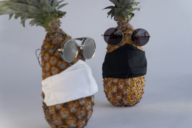 请戴上口罩。戴上面罩。图片下载