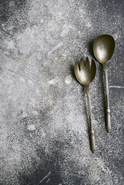 一套沙拉用的刀叉图片下载