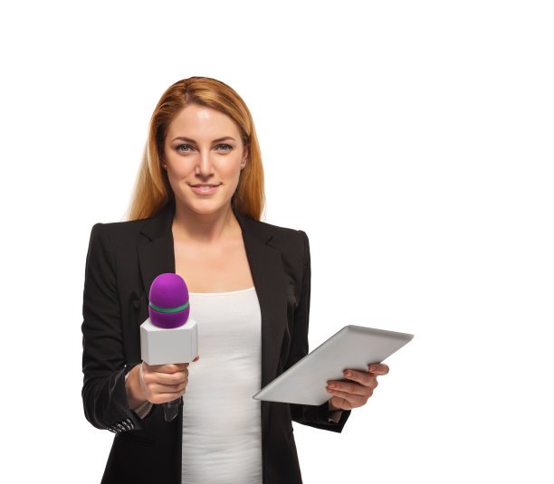 一位女记者拿着麦克风。的图片下载