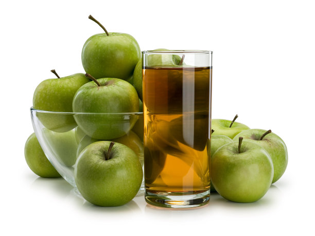 苹果汁和装在玻璃器皿中的青苹果水果图片下载