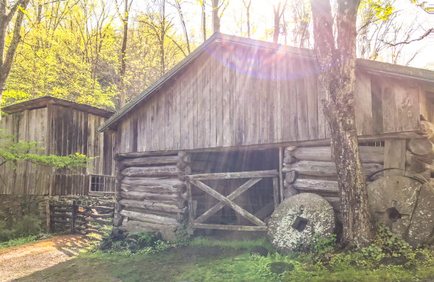 阿巴拉契亚山的废弃农舍图片下载