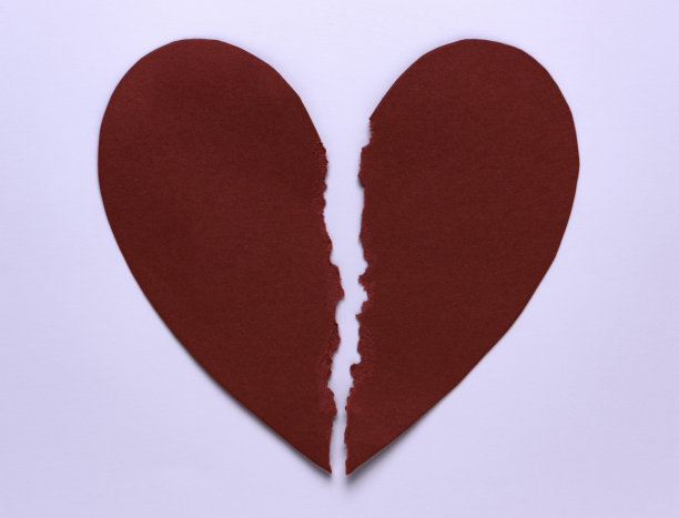 撕红纸心图片下载