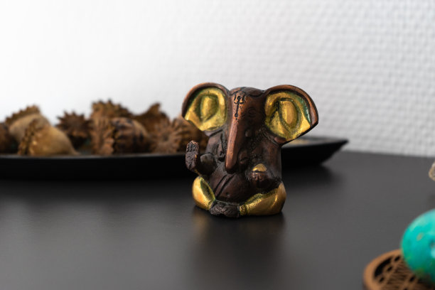 房子里面的象头神雕像。图片下载