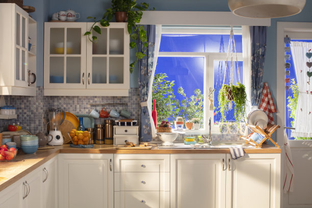 室内蓝色厨房和厨房用具图片下载