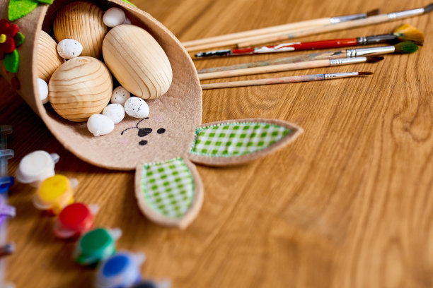 顶视图包鸡蛋刷，油漆和装饰元素图片下载