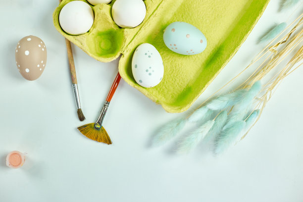 顶视图包鸡蛋刷，油漆和装饰元素图片下载