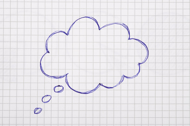 云泡语音形状的摄影与空白空间图片下载