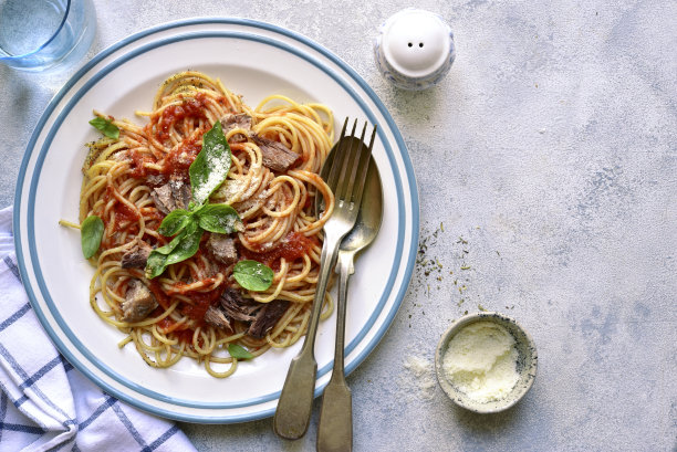 番茄酱金枪鱼意大利面图片下载