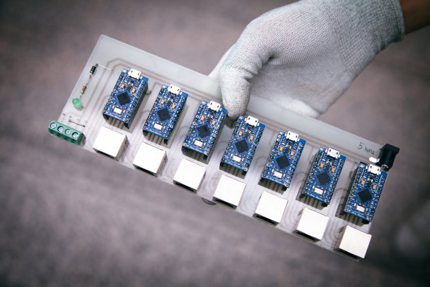 用于diy项目、实验室和机器人学习的电路板。图片下载