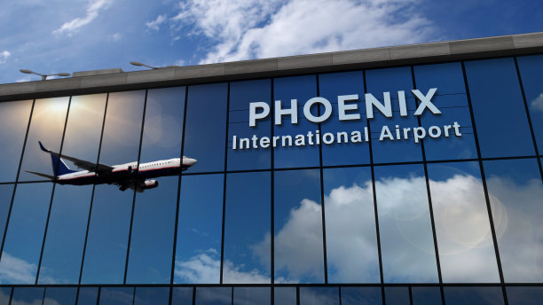 飞机在亚利桑那州凤凰城降落图片下载