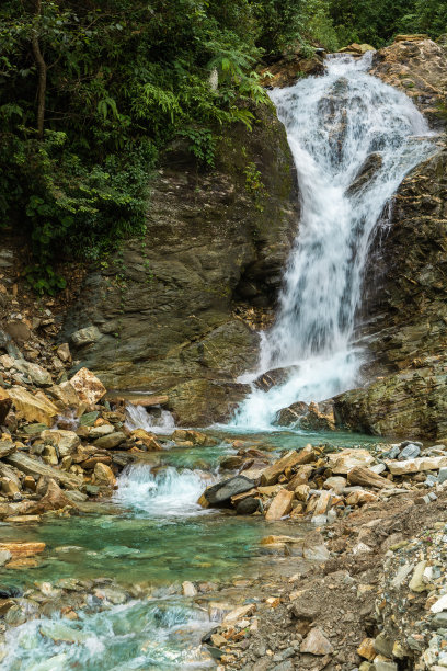 美丽的风景与山岩石河。亚洲景观、旅游和旅游概念。股票的旅游照片。图片下载
