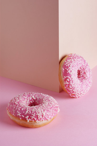 两个粉色的甜甜圈图片下载