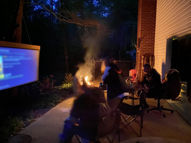 户外的家庭电影图片下载