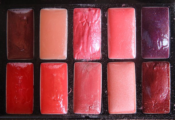 色彩缤纷的唇膏图片下载