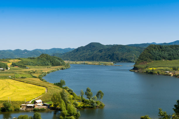 秋天的乡村和田野图片下载