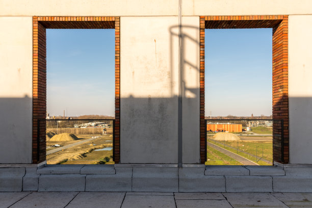 在平屋顶上的框架开口图片下载