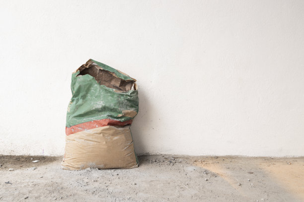 施工现场的袋装水泥。空间的文本图片下载