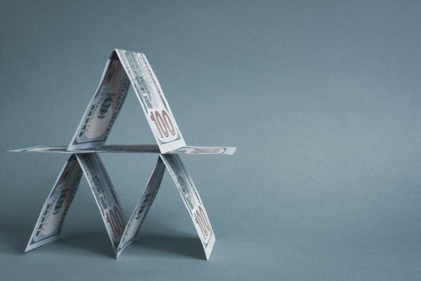 金融资金金字塔经营理念。图片下载