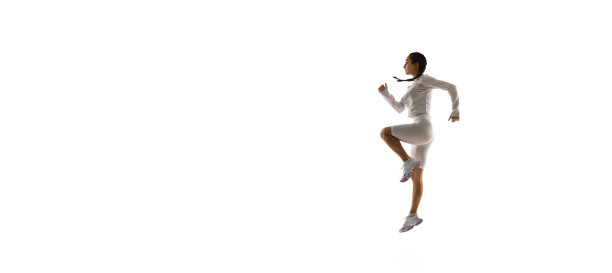 年轻的白人女性模特在行动，运动孤立在白色背景。运动的概念，运动，能量和动态，健康的生活方式。培训、练习。图片下载