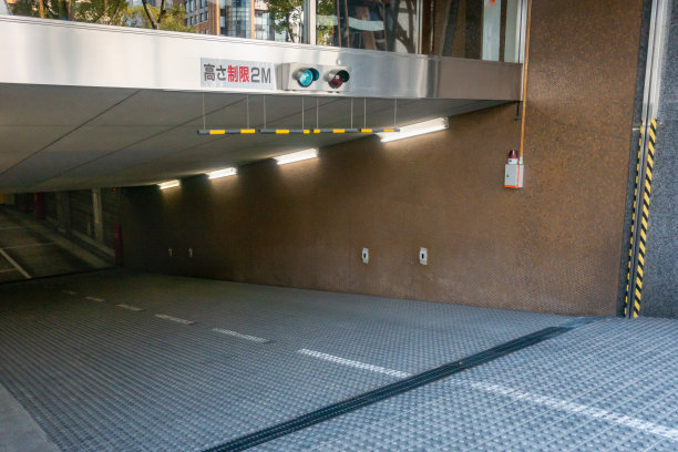 在日本拍摄的地下停车场入口照片图片下载