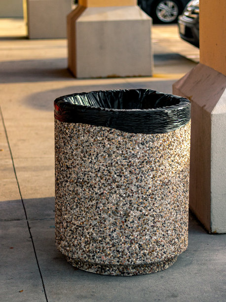 户外垃圾桶图片下载