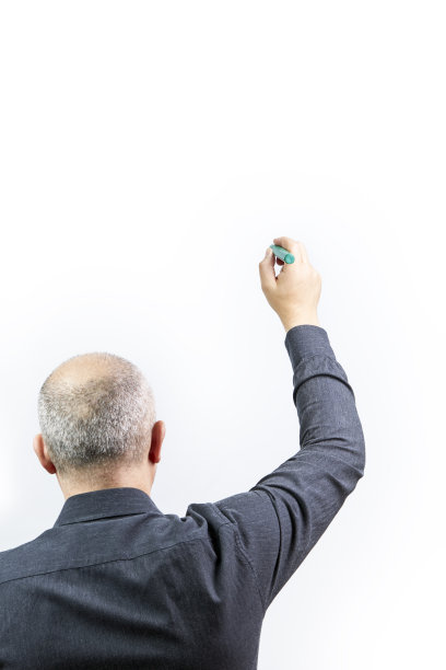 经理用绿色记号笔在白色背景上写字图片下载