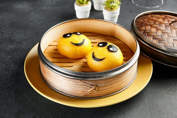 里面有芒果的包子。美味的中国蒸甜食。中国、亚洲、正宗的美食理念图片下载