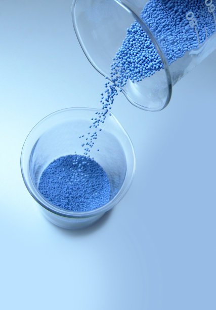 蓝色背景的药房玻璃罐图片下载