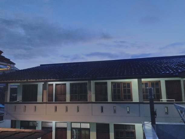 租来的两层房子，有一排房间图片下载