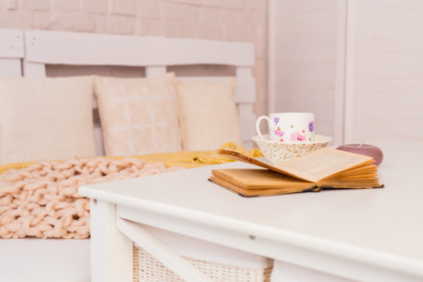 带枕头的托盘座椅图片下载