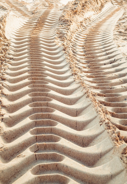 砂土中的机械痕迹图片下载