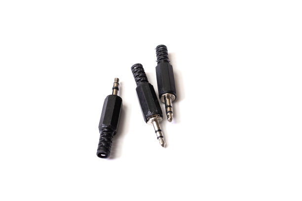 三个维修插头隔离在白色背景上图片下载