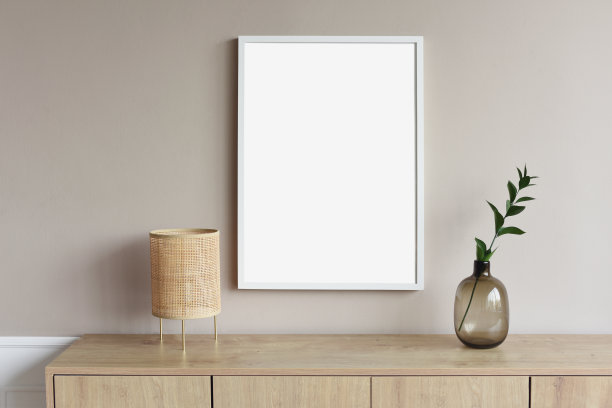 墙上的空白相框模型。客厅里的艺术品陈列室图片下载