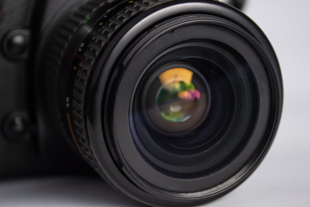近距离的相机照片镜头上的白色背景图片下载