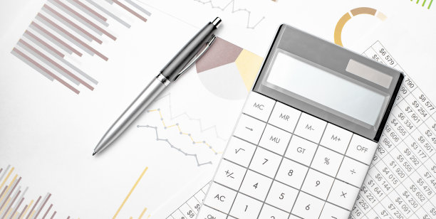 财务图表和图表在桌面上。经营理念图片下载