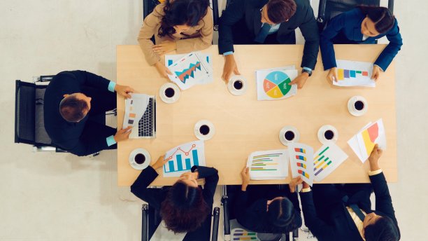 商务人士小组会议俯视图拍摄图片下载