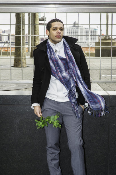 年轻人在纽约市的户外休息图片下载