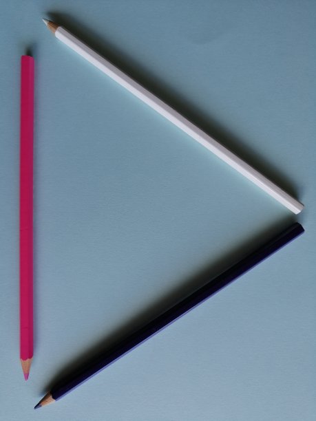 彩色铅笔形成一个三角形图片下载