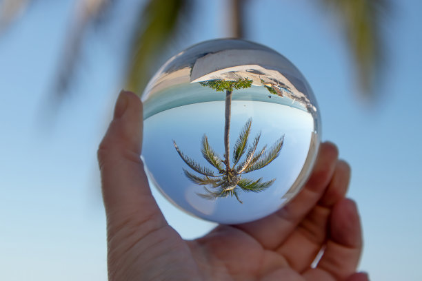 海滩上的镜头球图片下载