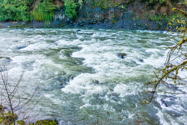 岩石和急流5图片下载