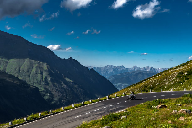 山口和高山公路在国家公园和大格洛克纳山山顶陶恩图片下载